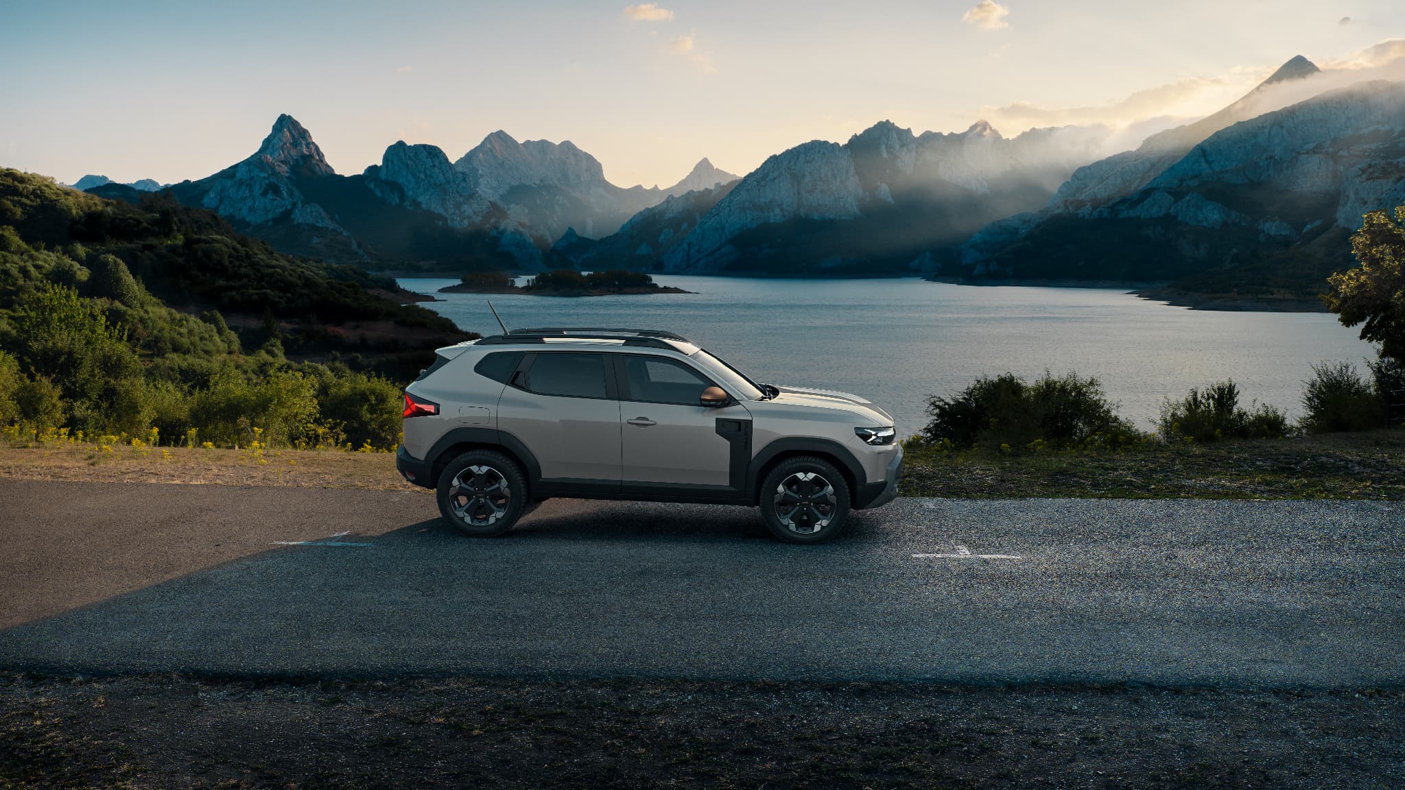 Ce Duster inaugure des motorisations hybrides. Il sera aussi disponible en version bicarburation essence-GPL.