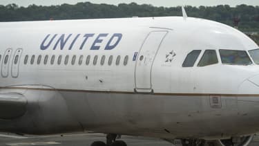 Un avion United Arlines, à Arlington (États-Unis) le 5 mai 2020
