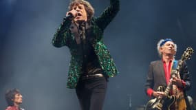 Mick Jagger, Keith Richards et Ronnie Wood, trois des quatre membres des Rolling Stones, en concert à Glastonbury, le 29 juin 2013.