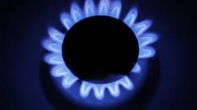La Commission de régulation de l'énergie estime que la hausse de 2% des tarifs du gaz pour les ménages en France est insuffisante et aurait dû atteindre 6,1% pour couvrir les coûts de GDF Suez. /Photo d'archives/REUTERS/Gleb Garanich