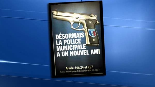 L'affiche qui a choqué présente un pistolet semi-automatique comme "le meilleur ami" de la police municipale.