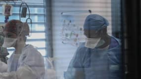 Le gouvernement appelle les soignants à se faire vacciner massivement. 