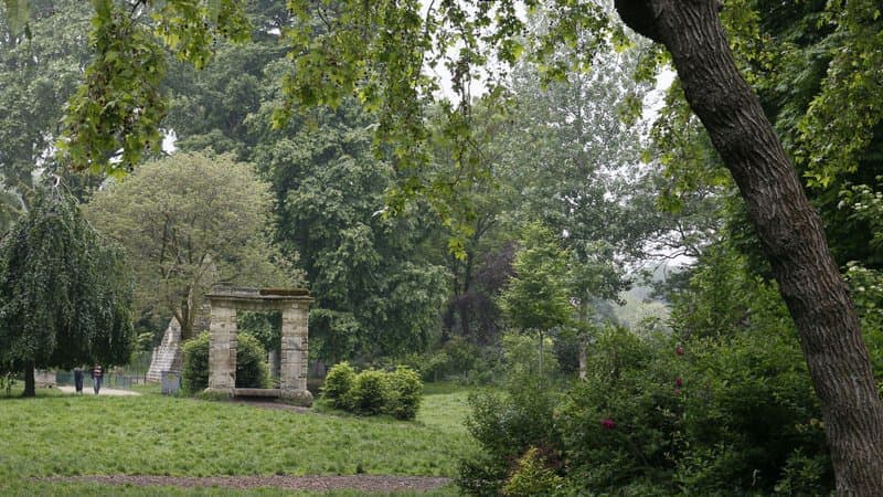 Les parcs parisiens sont fermés en raison de vents violents. 