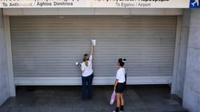 Une station de métro à Athènes. Un appel à la grève a été lancé dans le secteur public grec pour protester contre le projet du gouvernement de supprimer plusieurs milliers d'emplois. /Photo prise le 16 juillet 2013/REUTERS/Yannis Behrakis