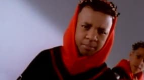 Chris Kelly -ici au premier plan- dans le clip de "Jump", en 1992. Derrière lui, son acolyte Chris Smith.