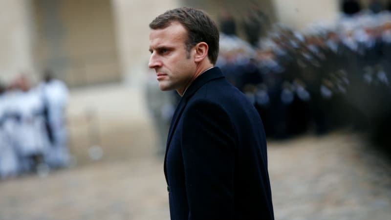 Emmanuel Macron aux Invalides le 27 novembre 2017.