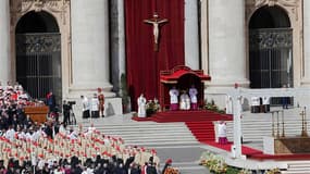 Le pape François a lancé lors de la messe inaugurale de son pontificat un vibrant appel en faveur de la protection de l'environnement et la défense des plus faibles et a exhorté le monde à se débarrasser des "signes de la destruction et de la mort". /Phot