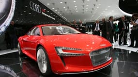 Audi commercialisera dans quelques mois la R8 e-Tron, une hybride rechargeable sportive.