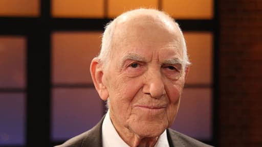 Stéphane Hessel, ancien résistant et penseur, décédé en février, a désormais une place à son nom à Paris