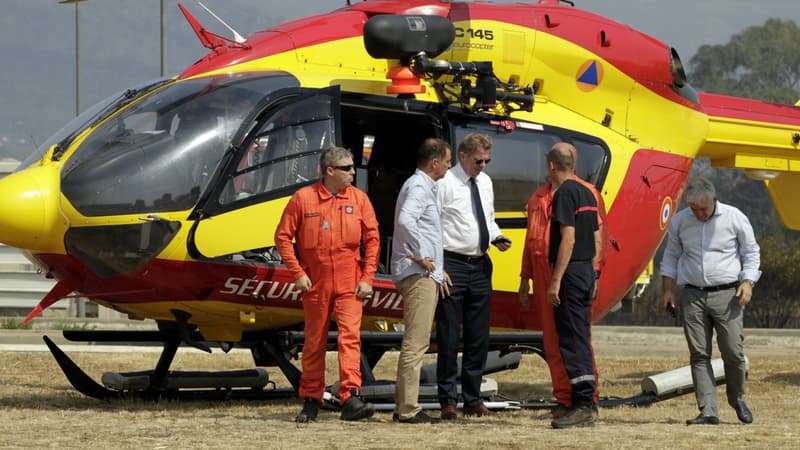 Gérard Gavory, préfet de Haute-Corse, au centre. 