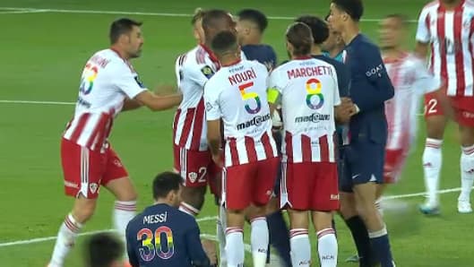 Altercation entre Hakimi et Mangani lors de PSG-Ajaccio, 13 mai 2023 Altercation entre Hakimi et Mangani lors de PSG-Ajaccio, 13 mai 2023