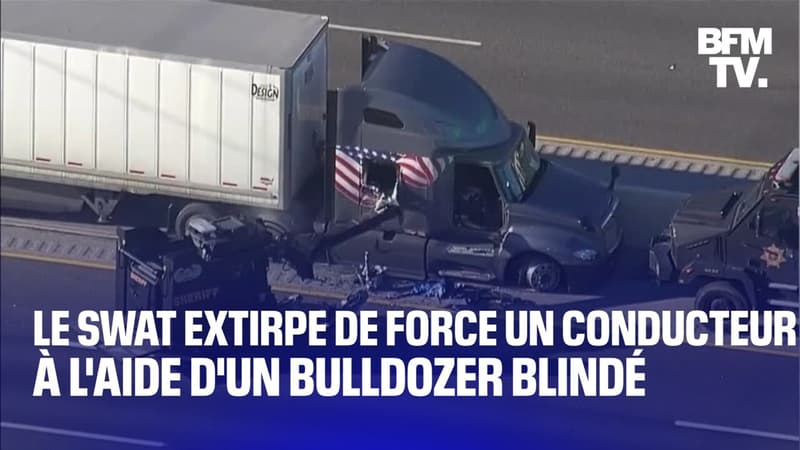 Le SWAT extirpe de force un conducteur à l'aide d'un bulldozer blindé
