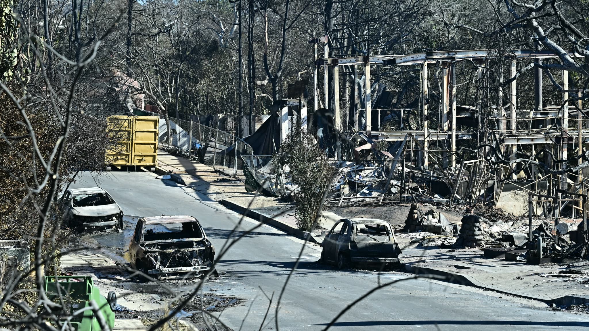 Des voitures détruites par l'incendie de Palisades, à Los Angeles, Californie, le 12 janvier 2025. 
