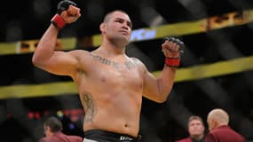 Cain Velasquez après sa victoire sur Travis Browne à l'UFC en juillet 2016
