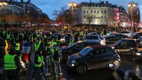 Des gilets jaunes sur les Champs-Elysées samedi 22 décembre