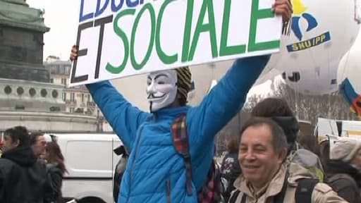 Un manifestant sur la place de la Bastille, samedi.