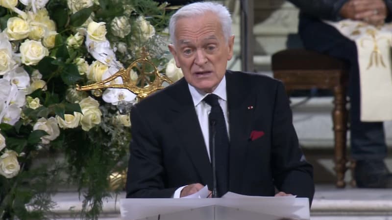 Philippe Labro rend hommage à Johnny Hallyday le 9 décembre 2017 à Paris