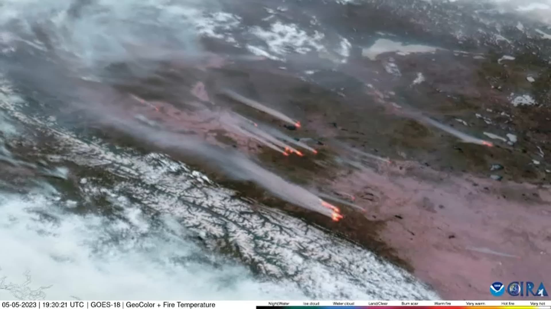 Des images satellite montrent les feux au Canada vus de l'espace. Des images satellite montrent les feux au Canada vus de l'espace.
