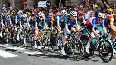 Le peloton lors de la 2e étape du Tour de France, le 30 juin 2024.