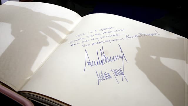 Le livre d'or du mémorial de Yad Vashem, signé par Donald Trump, le 23 mai.