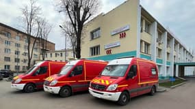 Les trois ambulances envoyées à Odessa par Marseille.