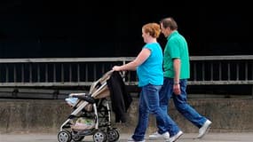 Un rapport de l'Inspection générale des Affaires sociales (Igas) propose de créer en France un "congé d'accueil de l'enfant" de deux mois au total, réparti à parts égales entre la mère et le père, afin d'impliquer davantage les pères dans la vie familiale