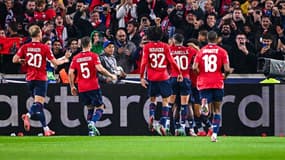 Les Lillois célèbrent le but victorieux de Jonathan David, le 2 octobre 2024 au stade Pierre Mauroy