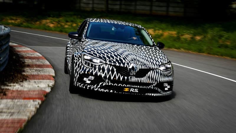 Renault a diffusé une première photo de la version sportive de sa Mégane IV avec son camouflage.