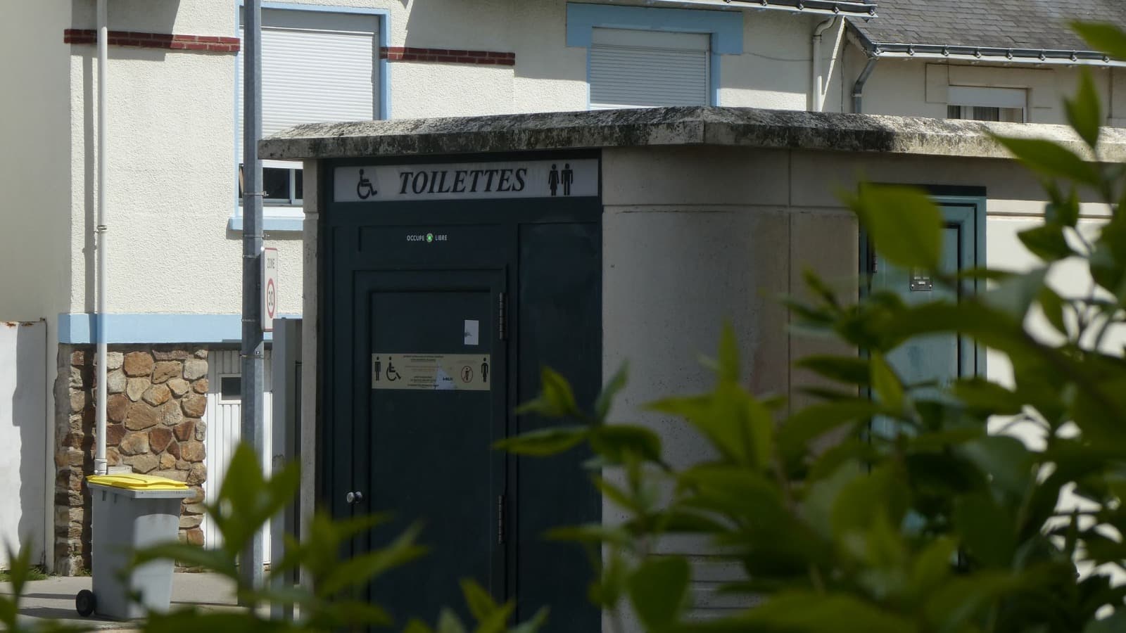 "On n'est pas dans un pays du tiers-monde": la France confrontée au manque de toilettes publiques