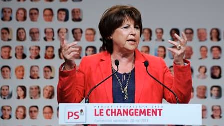 Deux semaines après le "coup de tonnerre" de l'affaire Strauss-Kahn, Martine Aubry a appelé samedi les socialistes à "rester soudés dans l'adversité" tout en maintenant le suspense sur son éventuelle candidature à la primaire du PS pour l'élection préside