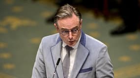 Le Premier ministre belge Bart De Wever s'exprime lors d'une séance plénière de la Chambre au Parlement fédéral belge, à Bruxelles, le 9 octobre 2025.