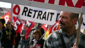 Manifestants dans les rues de Bordeaux, jeudi. Les syndicats français ont appelé à une nouvelle journée de grèves et de manifestations contre la réforme des retraites en France le 19 octobre, à la veille du vote sur son adoption au Sénat. /Photo prise le