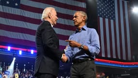 L'ancien président américain Barack Obama et le président Joe Biden participent à un rassemblement de soutien au candidat démocrate au Sénat américain John Fetterman à Philadelphie, en Pennsylvanie, le 5 novembre 2022.