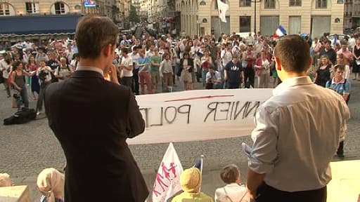 Près de 200 personnes se sont réunies mardi à l'appel de La Manif pour tous et du Printemps français