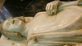 Le gisant de Charles V dans la basilique de Saint-Denis. 