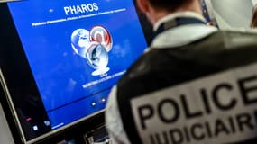 Un officier de police judiciaire devant la plateforme de signalement des comportements et contenus en ligne illicites, Pharos