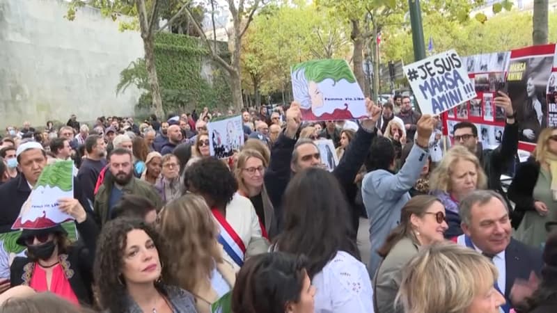 Les manifestants étaient rassemblés ce dimanche pour protester contre la mort de Mahsa Amini.