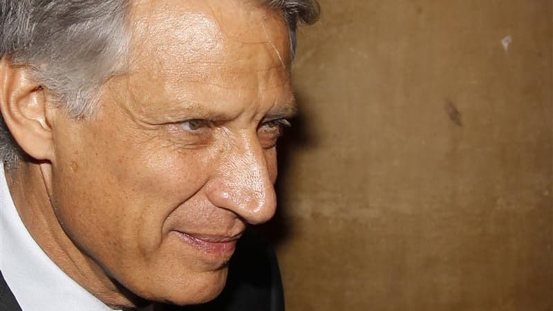 Les juges enquêtant sur une possible corruption en marge de contrats d'armement et de la présidentielle de 1995 ont convoqué Dominique de Villepin en janvier pour une déposition comme témoin. /Photo d'archives/REUTERS/Benoît Tessier