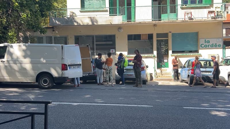 Une famille ivoirienne, sans logement pour le moment, à Gap. Une proposition d’hébergement temporaire a été trouvée. 