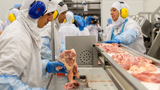 Le Brésil est au coeur d'un vaste scandale de viande avariée.
