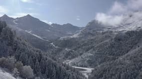 Les images des très beaux sommets enneigés près de Méribel