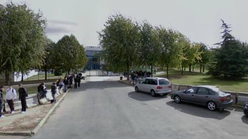 L'entrée du lycée Blaise-Pascal, à Brie-Comte-Robert, où des élèves ont été refoulés pour cause de tenue inapropriée.