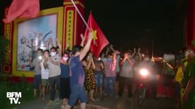 Coronavirus: des Vietnamiens célèbrent l'allègement du confinement à Hanoï