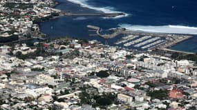 Vue aérienne sur la ville de Saint-Pierre sur l'île française de La Réunion, le 26 mai 2020