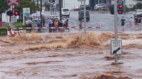 A Toowoomba, important centre urbain à une centaine de kilomètres à l'ouest de Brisbane, où un torrent boueux précédé d'une vague de deux mètres de haut a déferlé lundi. La situation reste préoccupante sur le front des inondations en Australie et Brisbane