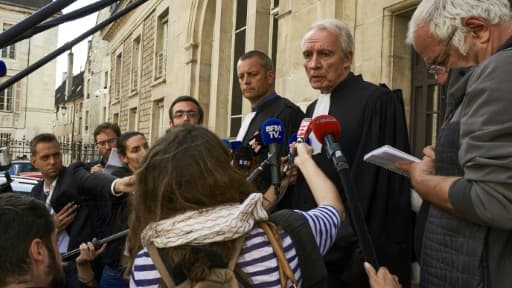 Me Jean-Paul Teissonniere, avocat de Murielle Bolle, parle à la presse devant le palais de justice de Dijon, le 28 juillet 2017.