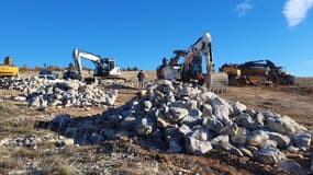 Des militants contre le projet de centrale photovoltaïque sur la montagne de Lure ont investi depuis 7 heures ce jeudi matin le chantier mené par la société Boralex.