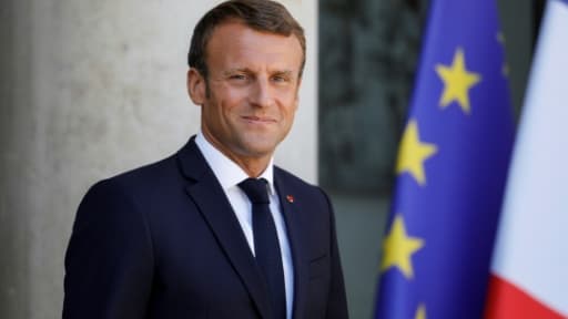 Le président Emmanuel Macron sur le perron de l'Elysée, le 22 août 2019 à Paris