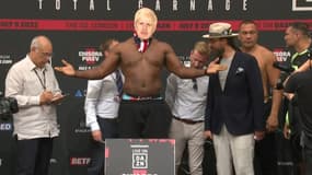 Boxe : Chisora arrive à la pesée avec... un masque de Boris Johnson
