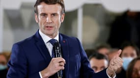 Le président Emmanuel Macron à Poissy, le 7 mars 2022